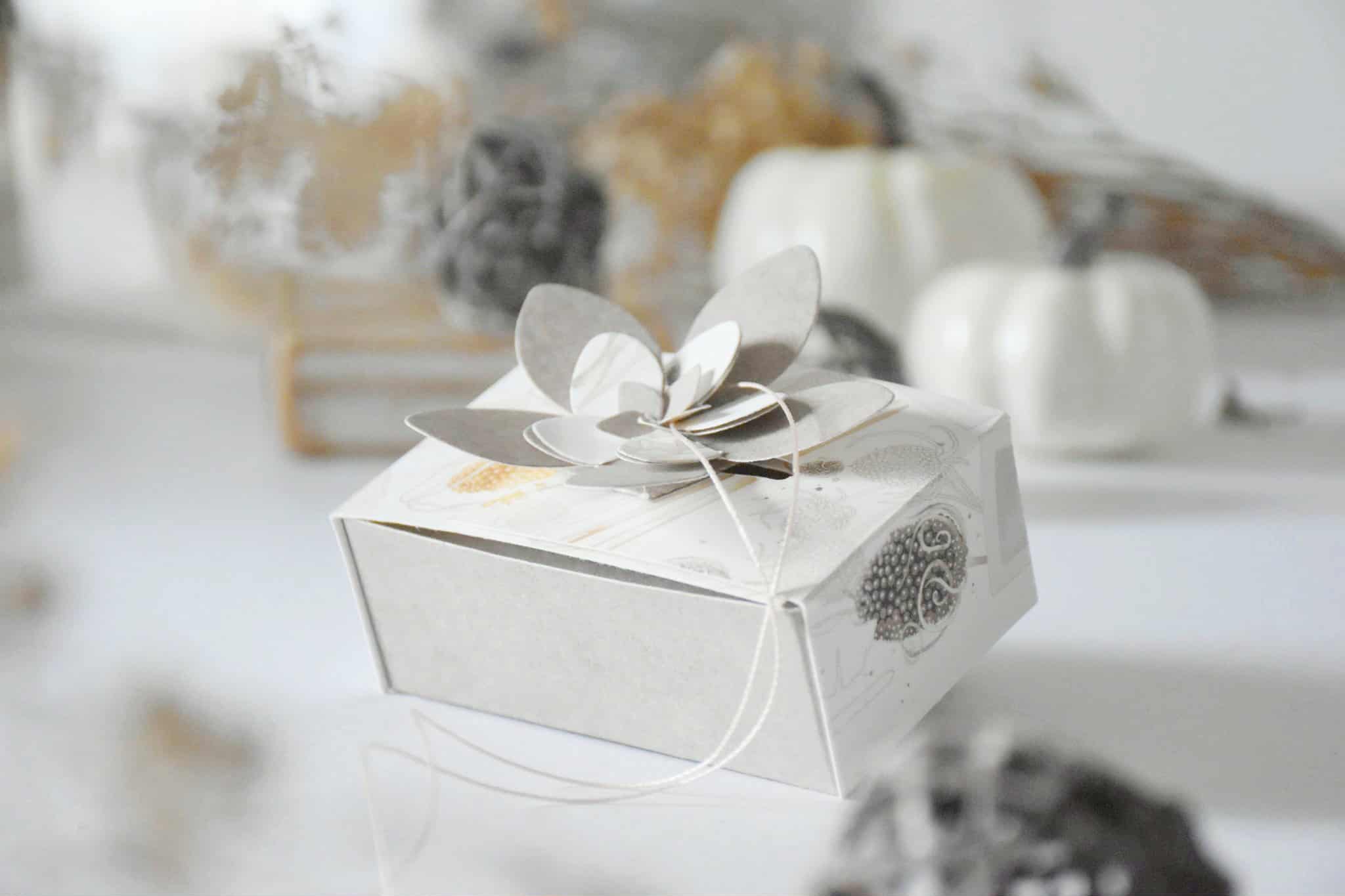 Blütenbox Schachtel in dezentel Farben