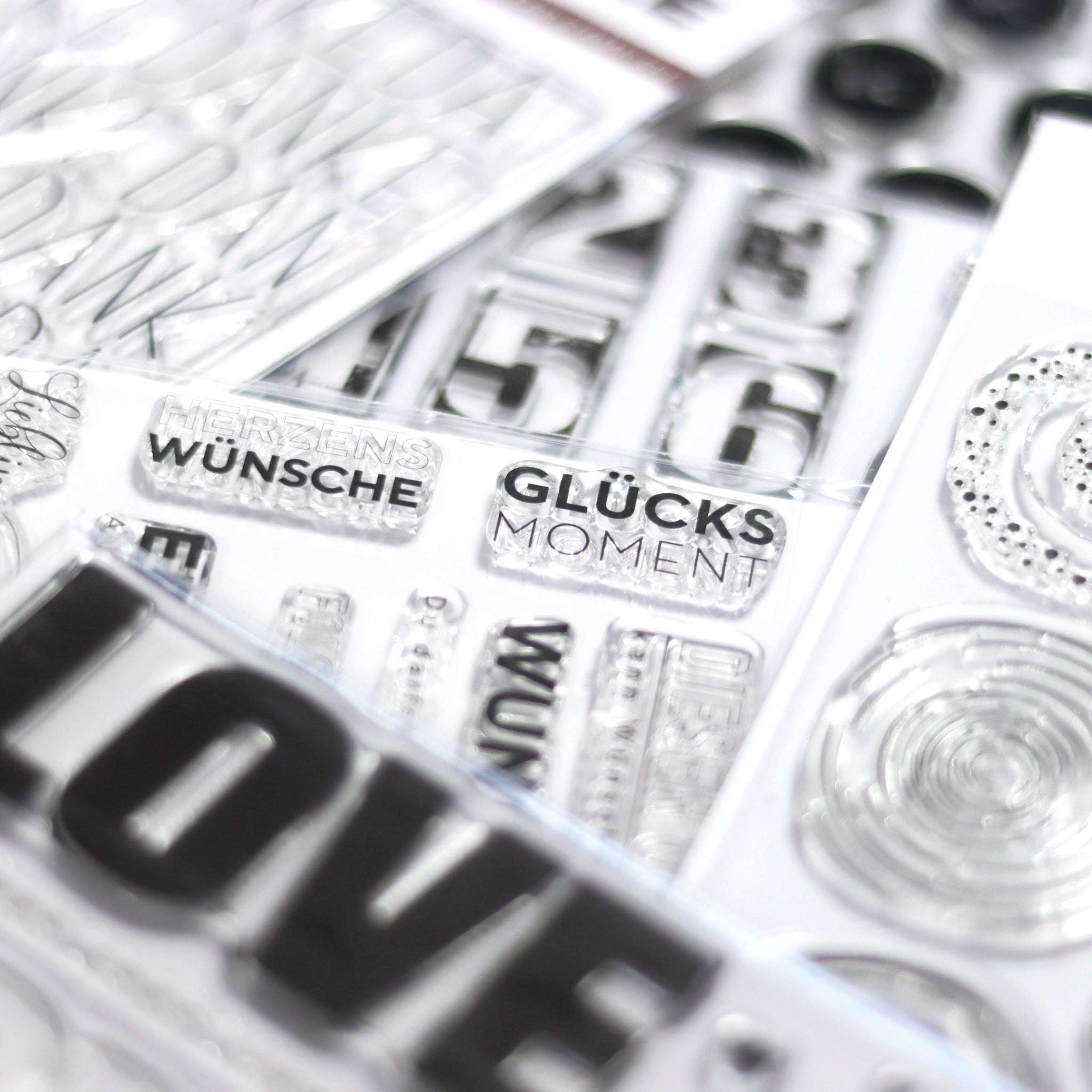 Was sind die Unterschiede zwischen Holzstempeln, Acrylstempeln und Clear Stamps?