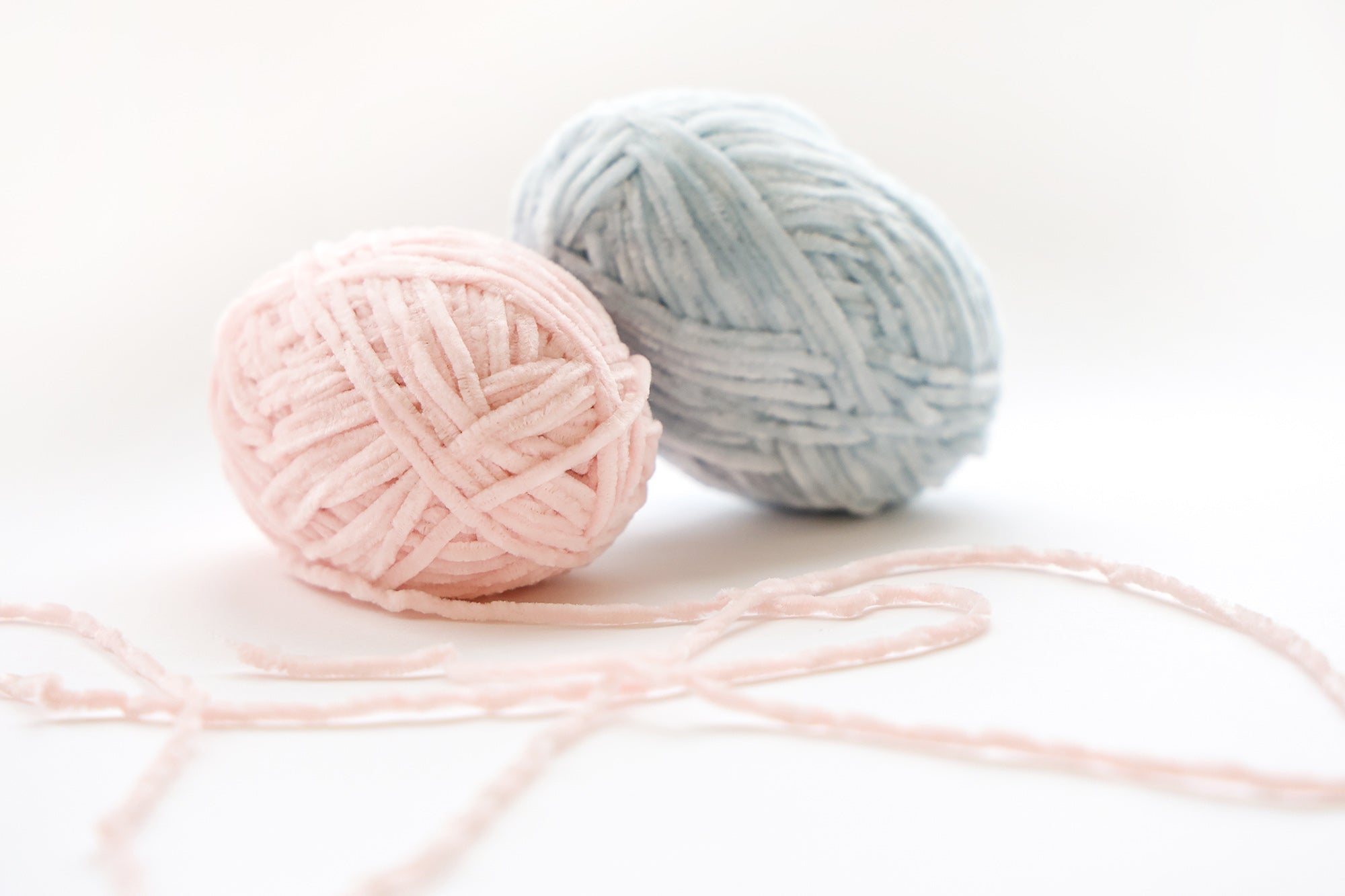 Nilli Garn , superflauschige Garn im süßen 25g-Knäuel in rosa und blau von alexandra renke erlebniswelt