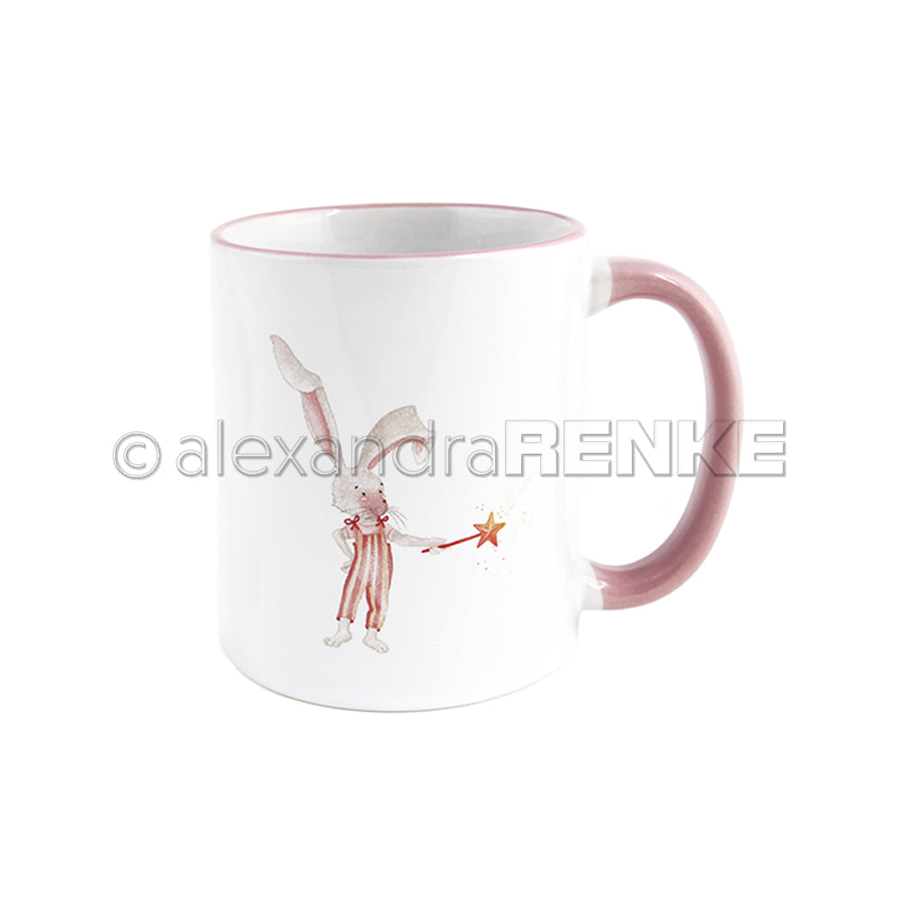 Weiße Tasse mit pinkem Rand und Henkel von Alexandra Renke, veredelt im Sublimationsverfahren: zeigt einen Hasen im gestreiften Pyjama mit Zauberstab - eine süße Geschenkidee!.