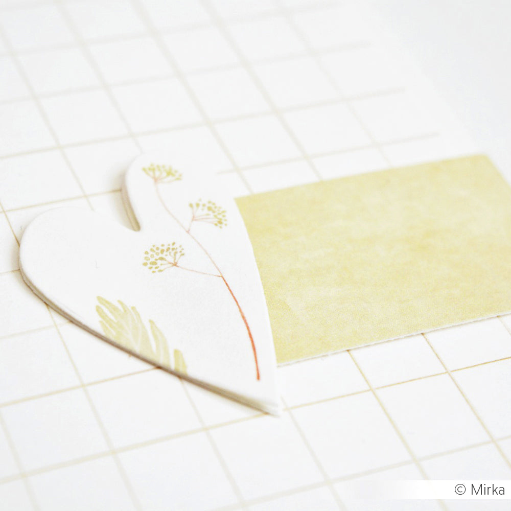 Das Alexandra Renke Designpapier in Herzform zeigt ein florales Muster auf gerastertem Hintergrund, das ein gelbes Rechteck teilweise überlagert - ideal für Papierprojekte oder kreative Buchbinderei.