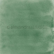 Ein strukturierter grüner Aquarellhintergrund mit dezentem Verlaufseffekt, perfekt für Papierprojekte oder als Designpapier im eleganten Mimi Zypressengrün von Alexandra Renke.