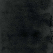 Ein strukturierter schwarzer Hintergrund mit subtilen Schattierungen und einem weichen, wolkigen Look - perfekt als elegantes Designpapier von Alexandra Renke für Grußkarten oder Papierprojekte.