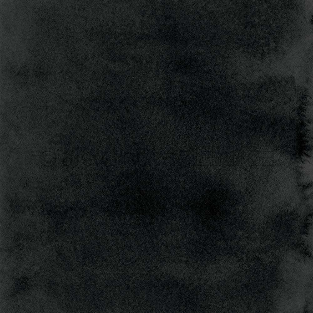 Ein strukturierter schwarzer Hintergrund mit subtilen Schattierungen und einem weichen, wolkigen Look - perfekt als elegantes Designpapier von Alexandra Renke für Grußkarten oder Papierprojekte.