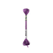 DMC-Stickgarnstrang in lila, aus 100% Viskose mit DMC-Logo und Farbnummer S552.