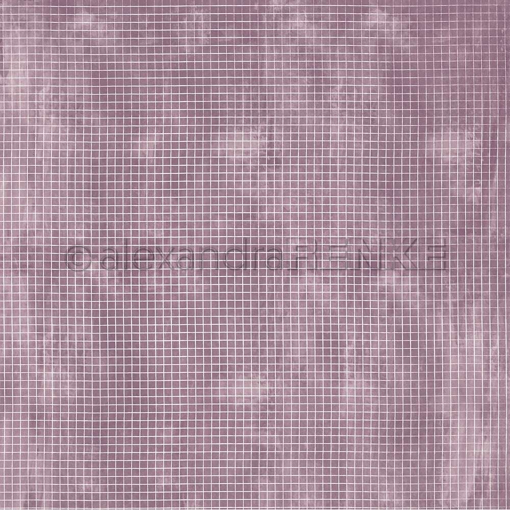 Ein verblasstes rosafarbenes Raster mit weißen Linien auf einem strukturierten Hintergrund - dieses Designpapier von Alexandra Renke ist perfekt für die Buchbinderei oder kreative Papierprojekte.