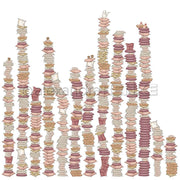 Stapel verschiedener Kissen und Polster, inspiriert von den lebhaften Designs von Alexandra Renke, sind in vertikalen Spalten auf weißem Hintergrund angeordnet.