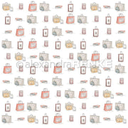 Bezauberndes Muster mit illustrierten Geschenktüten, Keksen, Tassen und rosa Saftgläsern auf weißem Hintergrund von Alexandra Renke - ideal für Designpapier oder um Ihre Papierprojekte zu versüßen.