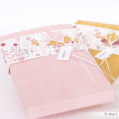 Designpapier 'Blumenreihen Indischgelb-Rosa'