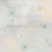 Zart pastellfarbener Aquarellhintergrund mit verstreuten hellblauen und gelben Blumen, mit einem schwachen Wasserzeichen - perfekt für Papierprojekte oder als Designpapier für handgefertigte Grußkarten von Alexandra Renke.