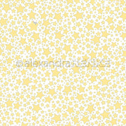 Dieses Alexandra Renke Designpapier zeigt gelbe Sterne in verschiedenen Größen auf weißem Hintergrund - ideal für Grußkarten und kreative Papierprojekte.