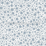 Ein Muster aus grauen und blauen Sternen in verschiedenen Größen, verstreut auf Weiß - perfekt für Papierprojekte oder kreative Designpapierideen von Alexandra Renke.