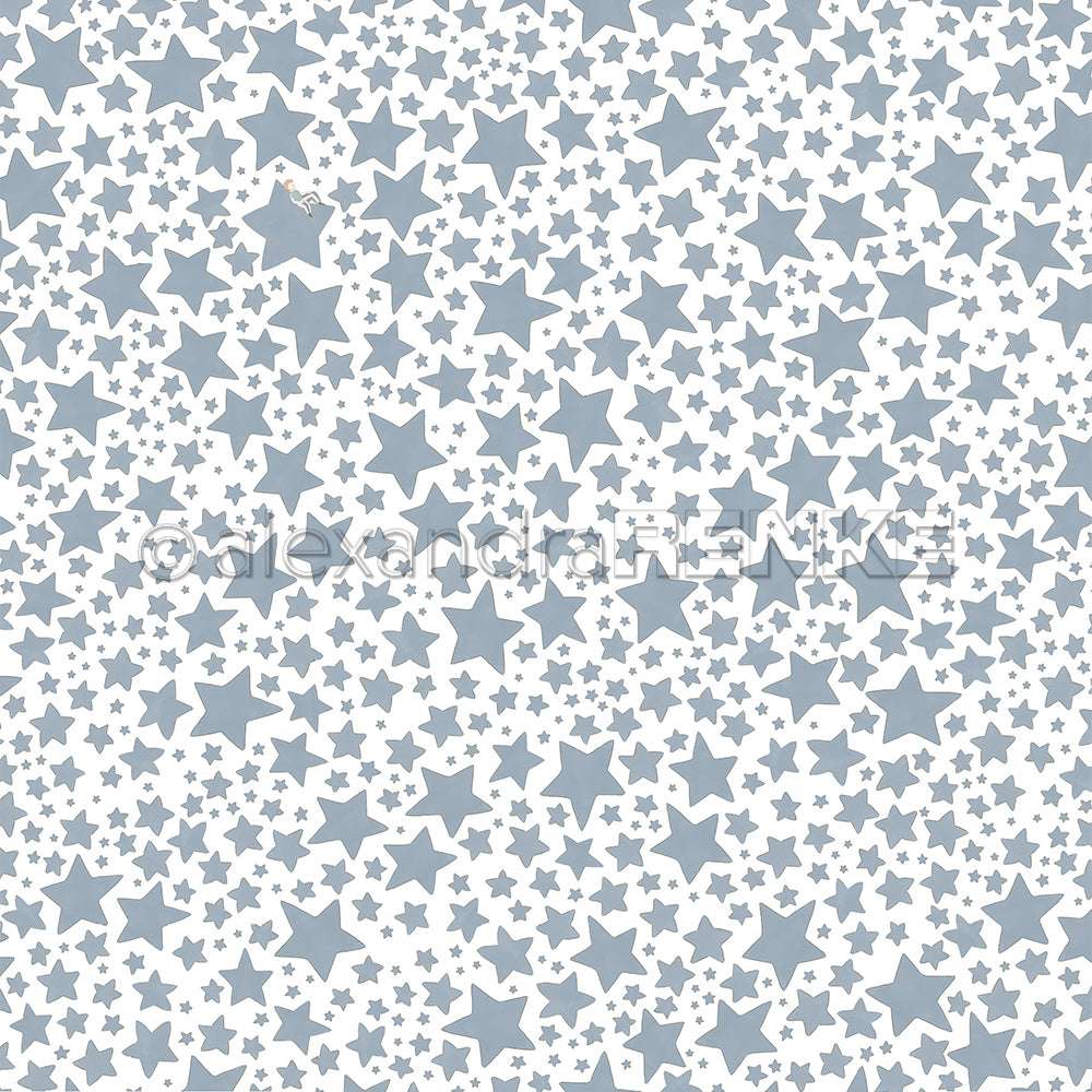 Ein Muster aus grauen und blauen Sternen in verschiedenen Größen, verstreut auf Weiß - perfekt für Papierprojekte oder kreative Designpapierideen von Alexandra Renke.