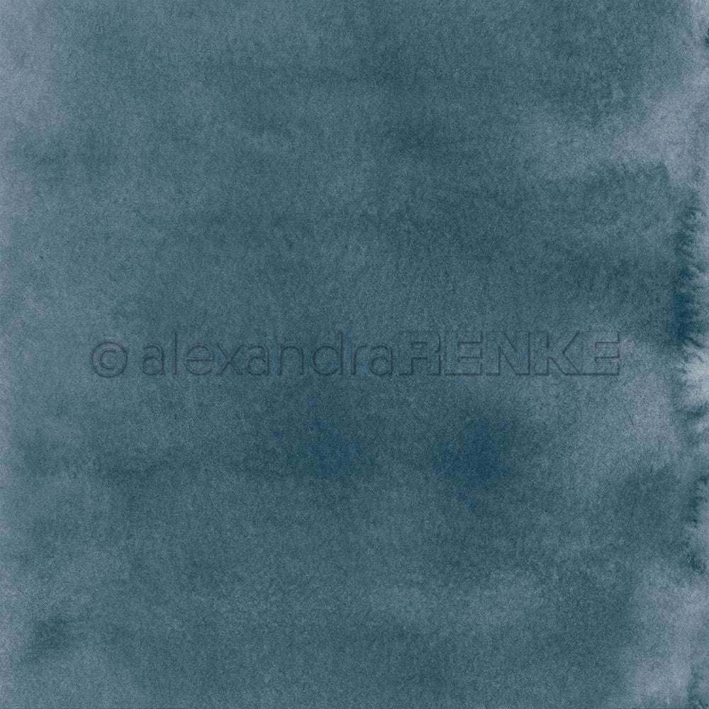 Blaue Aquarell-Textur mit weichen Verläufen und zarten Pinselstrichen von Alexandra Renke - perfekt als ruhiger, abstrakter Hintergrund für Papierprojekte oder einzigartiges Designpapier in Buchbinderei-Projekten.