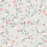 Nahtloses Muster aus Granatäpfeln, Blättern, Blumen und Schmetterlingen in zarten Pastelltönen auf hellem Hintergrund - perfekt für Grußkarten oder einzigartiges Designpapier von Alexandra Renke.