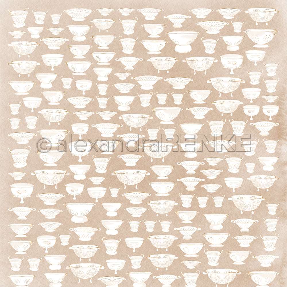 Ein Muster aus weißen Sieben auf beigem Untergrund, angeordnet in sauberen Reihen - dieses Designpapier von Alexandra Renke ist perfekt für Papierprojekte wie Grußkarten.