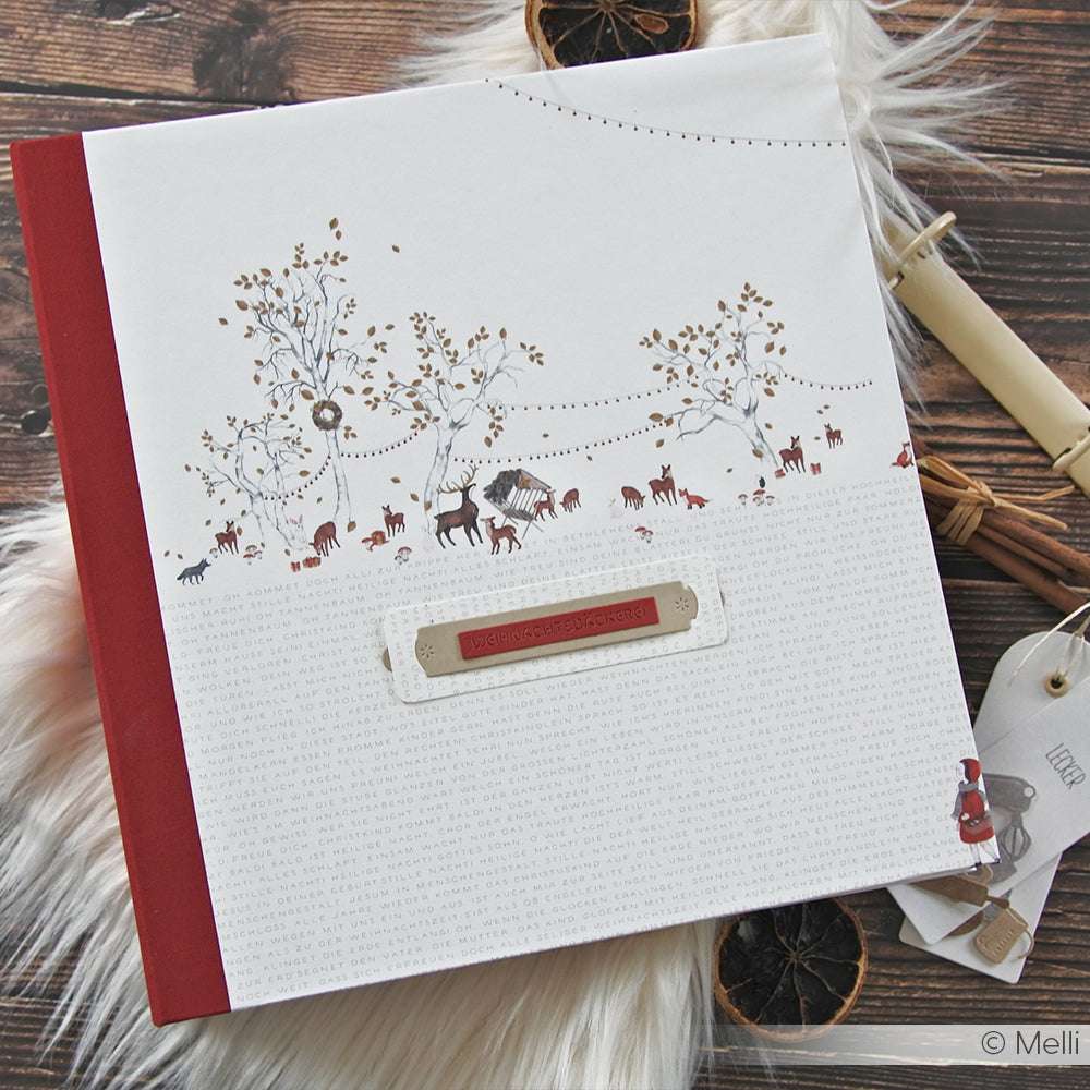 Alexandra Renke Sammelalbum mit rotem Buchrücken, Typografische Waldtierszene Umschlagillustration und Metalletikett - ideal für Papierprojekte und kreative Inspiration.