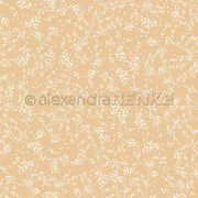 Beigefarbener Hintergrund mit zartem weißem Blumen- und Beerenzweig-Muster - dieses Designpapier von Alexandra Renke verleiht Ihren Papierprojekten einen sanften, eleganten Touch.