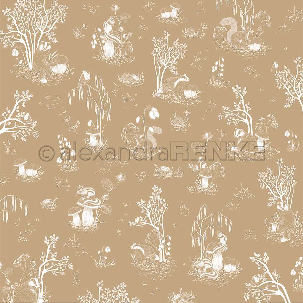 Hellbraune Tapete mit weißen Skizzen von Waldtieren, Bäumen, Pilzen und Pflanzen in einem sich wiederholenden Muster - perfekt zum Papierbasteln oder als charmantes Designpapier aus der Kollektion Alexandra Renke Dachs und Freunde.