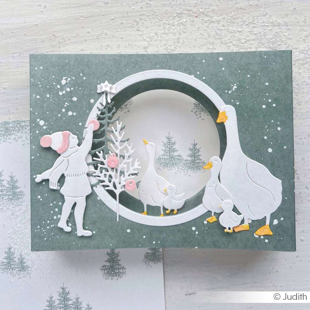 Handgefertigte Karte von Alexandra Renke mit einem Mädchen, einem Baum und fünf Gänsen in einer verschneiten Waldlandschaft - perfekt für Papierprojekte oder Fans einzigartiger Designpapier-Kreationen.