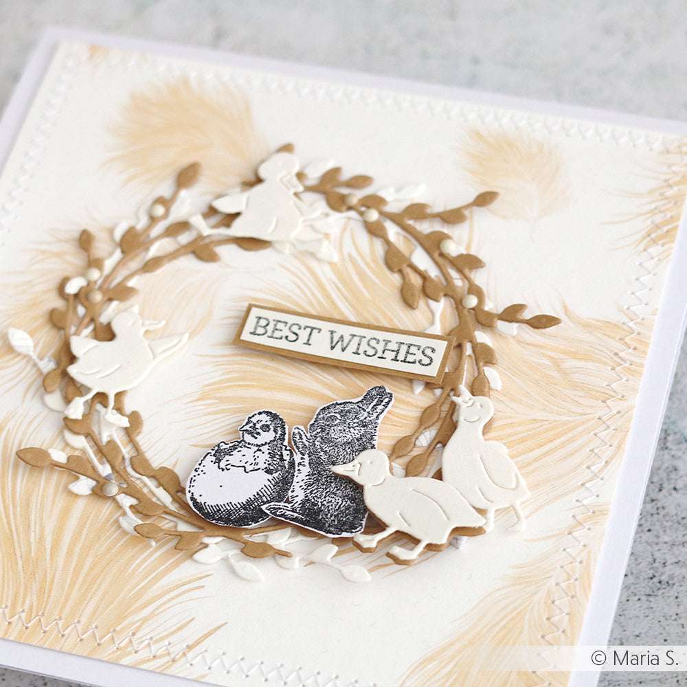 Handgefertigte Karte "Beste Wünsche" von Alexandra Renke mit einem Kranz aus Enten, Küken und Natur-Akzenten - ideal für Papierprojekte oder um Ihren Buchbinderei-Kreationen Charme zu verleihen.