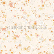 Zartes pastellfarbenes Blumenmuster mit verstreuten Blüten und Blättern auf einem hellbeigen Hintergrund von Alexandra Renke, perfekt für Karten oder kreative Papierprojekte.