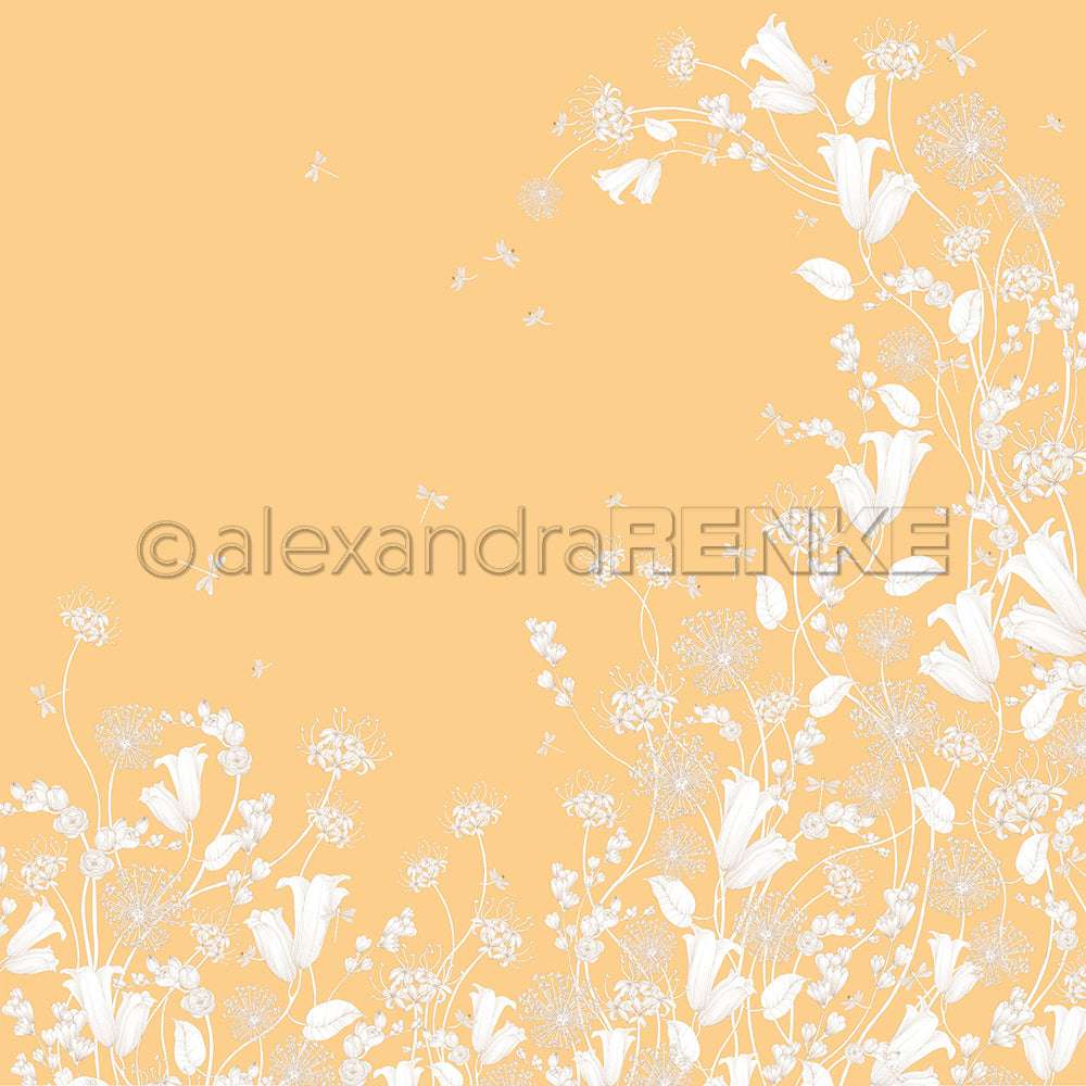 Zarte weiße Blüten und kleine Insekten auf zartorangem Hintergrund von Alexandra Renke, perfektes Designpapier für Grußkarten oder elegante Buchbinderei-Projekte, die eine dekorative florale Bordüre schaffen.