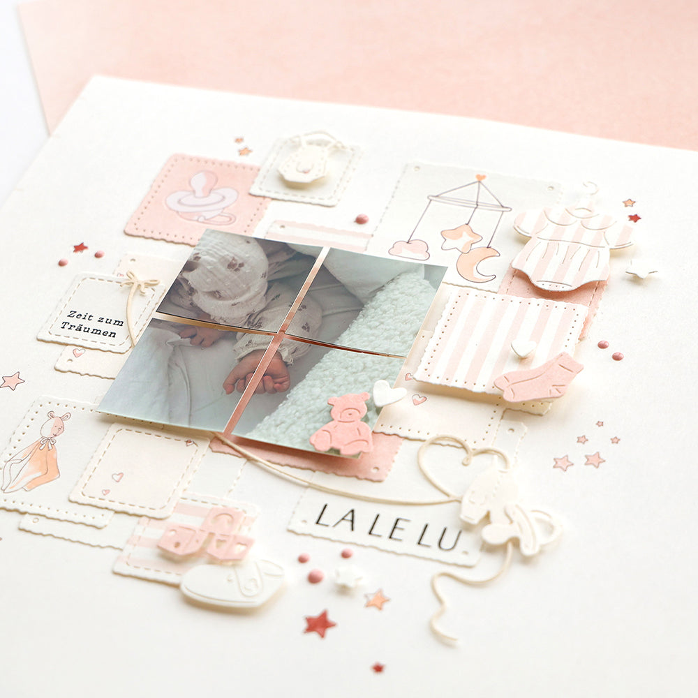 Scrapbook-Seite mit Babyfotos, pastellfarbenen Dekorationen und Verzierungen zum Thema Baby in Rosa und Creme - perfekt für Papierprojekte oder zur Präsentation Ihrer Lieblingskreationen von Alexandra Renke.