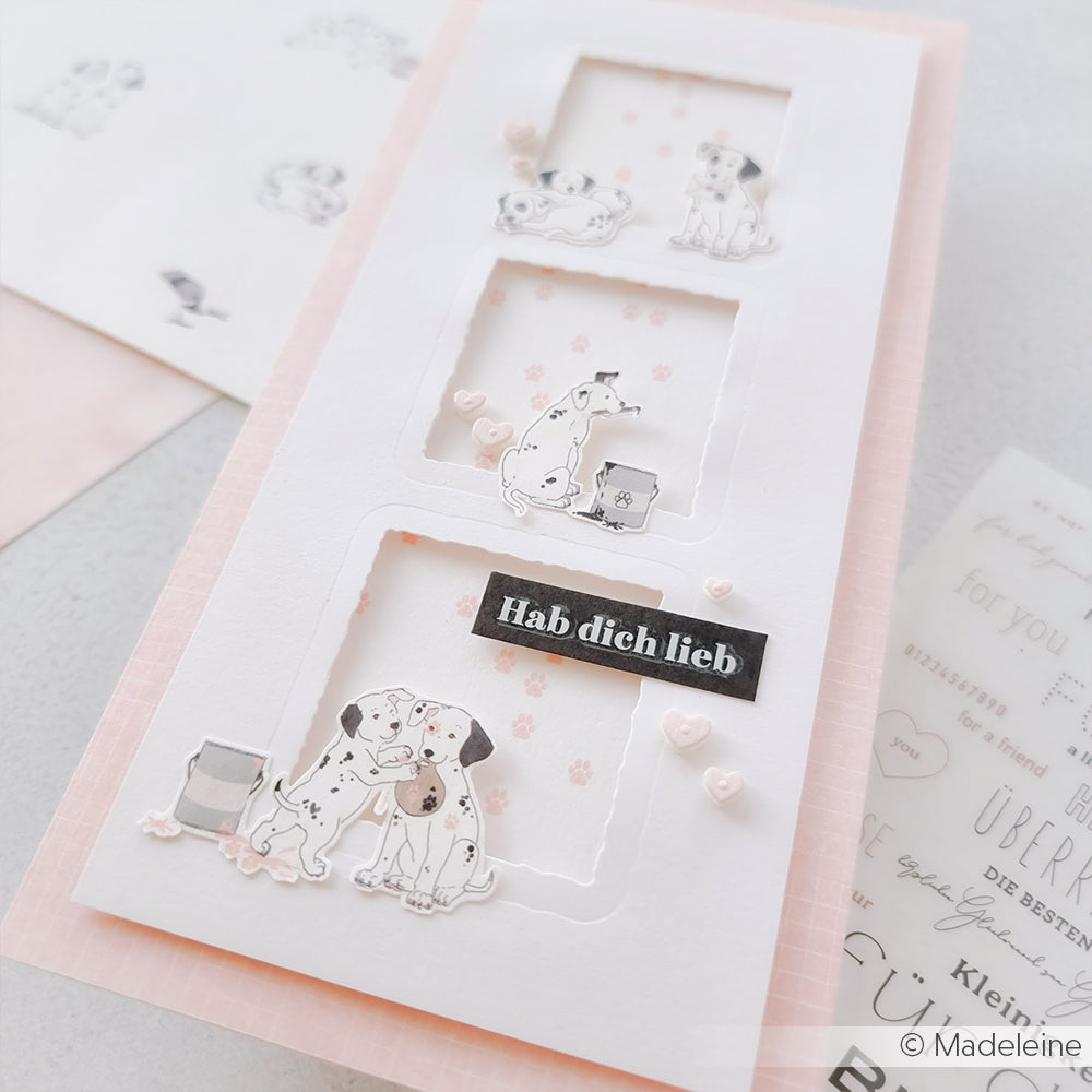Handgefertigte Karte mit niedlichen Dalmatiner-Illustrationen, Herzen und dem Text "Hab dich lieb" auf zartrosa Hintergrund, hergestellt mit Alexandra Renke Designpapier Pfötchen Rosa 200g/m² für charmante und robuste Projekte.