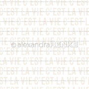 Weißer Hintergrund mit wiederholtem hellgrauem CEST LA VIE Text und kleineren Sätzen in verschiedenen Sprachen - ideales Alexandra Renke Designpapier für Papierprojekte oder einzigartige Grußkarten.