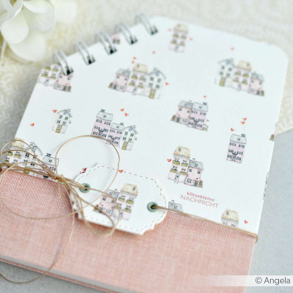 Spiralnotizbuch von Alexandra Renke mit zarte Häuserreihe rosa Illustrationen auf Designpapier, herzförmigen Anhängern und Zwillings-Ideal für Ihre Papierprojekte.