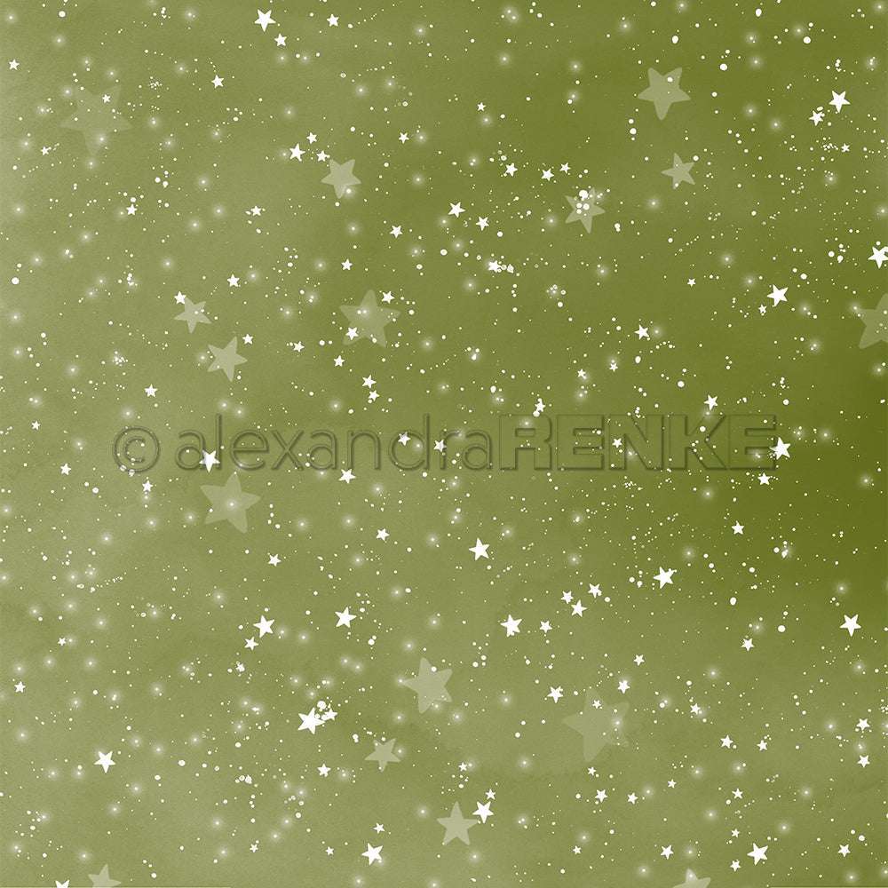 Grüner Hintergrund mit verstreuten weißen Sternen und Glitzern in verschiedenen Größen, ideal für Papierprojekte. Das Alexandra Renke Designpapier Dunkelgrün fängt den Zauber eines aquarellierten Sternenhimmels ein.