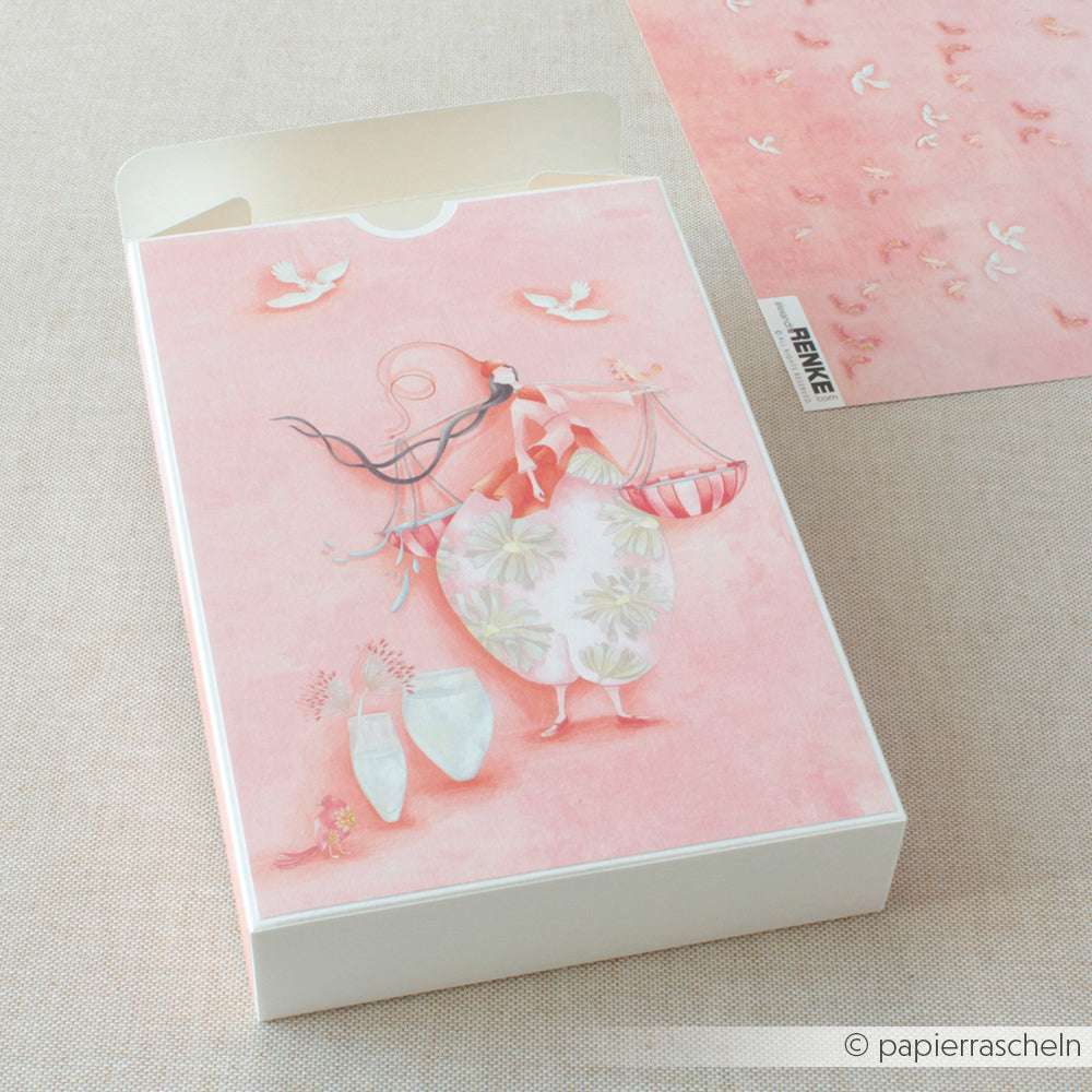 Eine rosafarbene Alexandra Renke Schreibwarenbox mit einer Illustration einer Frau im Kleid, Vögeln und Blumen - ideal für Papierprojekte oder als hübsche Ergänzung Ihrer Buchbinderei-Sammlung.