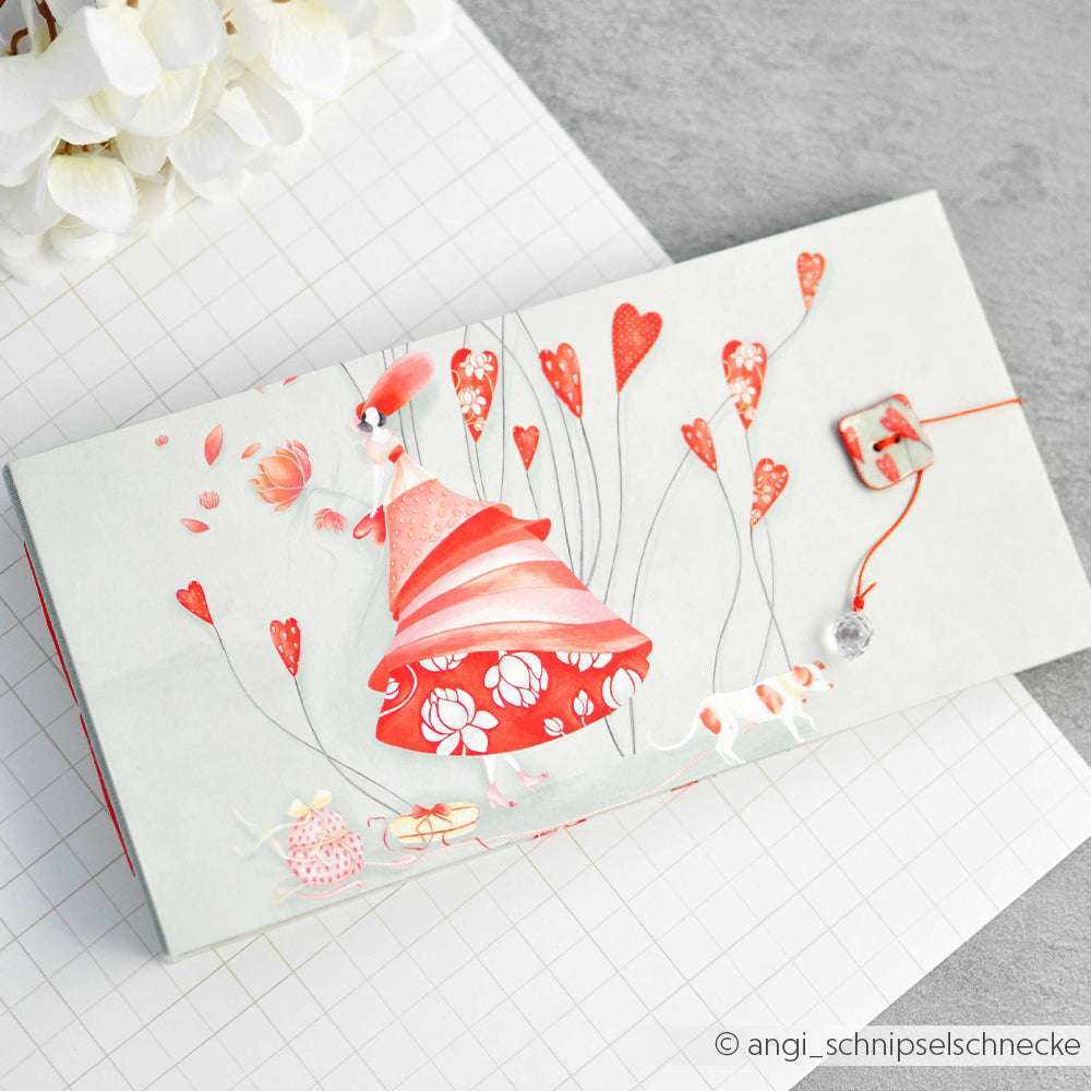 Rechteckige Geschenkbox von Alexandra Renke mit rotem Blumen- und Herzmotiv auf Designpapier, dazu ein kleiner Anhänger mit roter Schnur - ideal für Papierprojekte oder passende Grußkarten.