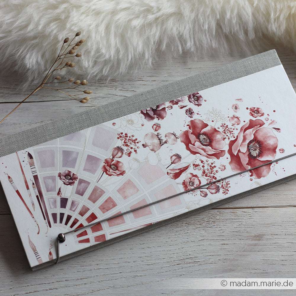 Alexandra Renke floraler Aquarell-Planer mit rosa und roten Blumen auf weißem Holz, ideal für Papierprojekte oder zur Aufwertung Ihrer von Blühende Farbkarten Rot inspirierten Designpapier-Kollektion.
