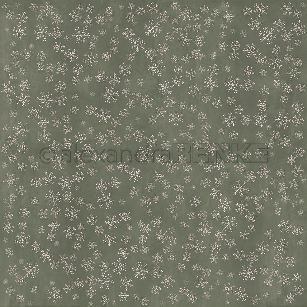 Grüner Hintergrund mit verstreuten weißen Schneeflocken in verschiedenen Größen-perfektes Designpapier von Alexandra Renke für winterliche Papierprojekte und Schneeflockenzauber Avocado-Themen.