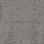 Grauer Hintergrund mit weißen Schneeflocken gleichmäßig verstreut, perfekt für Buchbinderei oder Papierprojekte. Verwenden Sie Alexandra Renke Designpapier Schneeflockenzauber Diamantgrau für Ihre kreativen Bastelarbeiten und Projekte.