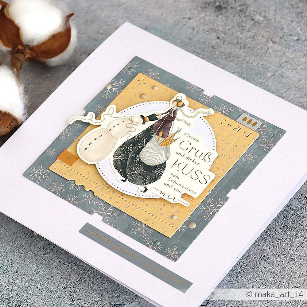 Handgefertigte Winterkarte von Alexandra Renke mit einer Frau, einem Schneemann und einem deutschen Gruß auf geschichteten Papierprojekten mit Designpapier Schneeflockenzauber Sturmpetrol, dargestellt auf einer grauen Oberfläche.