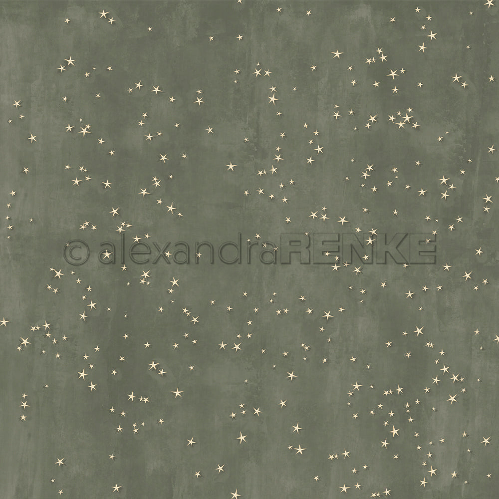 Grüner Hintergrund mit kleinen, leuchtenden gelben Sternen - wie ein nächtlicher Sternenhimmel. Ideal für Papierprojekte oder Buchbinderei mit dem zauberhaften Alexandra Renke Designpapier Sternenzauber Avocado.