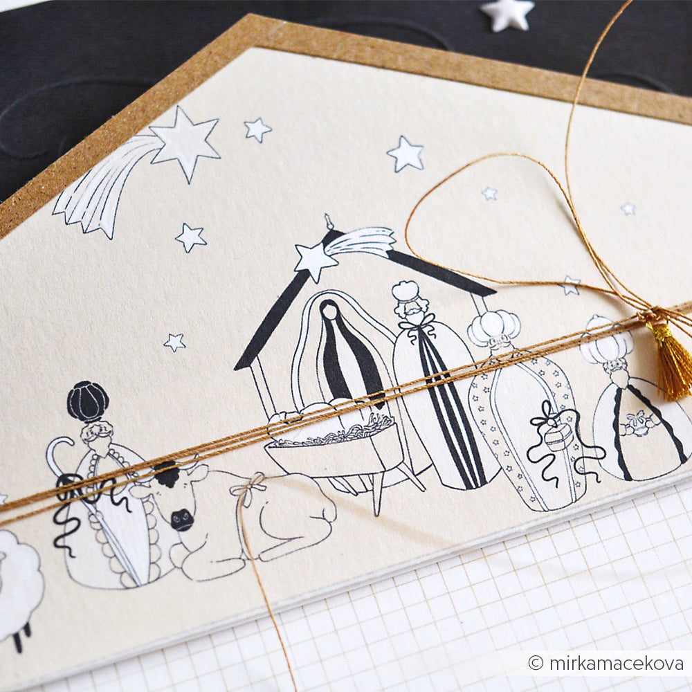 Schwarz-weiße Krippenkarte, hergestellt mit Alexandra Renke Designpapier, verziert mit goldener Schnur und einer kleinen Quaste.