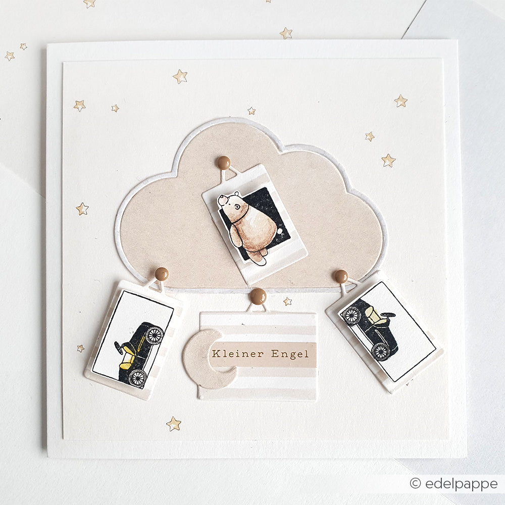 Handgemachte Karte von Alexandra Renke, gestaltet mit Designpapier und mit Wolken, Sternen, einem Teddybär und Spielzeugautos. Beschriftet mit "Kleiner Engel" - perfekt für Papierprojekte oder Ihre Buchbinderei-Sammlung.