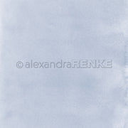 Hellblauer Aquarell-Hintergrund mit dezenter Schattierung und Alexandra Renke-Wasserzeichen - perfekt für Buchbindearbeiten und Papierprojekte. Dieses Designpapier von Mimi Blauer Himmel verleiht Ihrer kreativen Arbeit eine zarte Note.