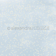 Kleine weiße Gänseblümchen auf hellblauem Hintergrund mit dezentem Wasserzeichen - Alexandra Renke Designpapier, ideal für Papierprojekte oder von Margeritenreigen inspirierte Bastelarbeiten.