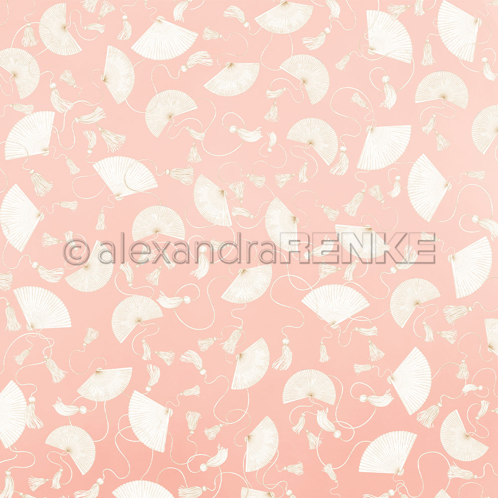 Der Entwurf von Alexandra Renke zeigt weiße Handfächer und Quasten auf zartem Rosa - ideal für Designpapier oder Papierprojekte wie Grußkarten.