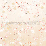 Zarte rosafarbene und weiße Blüten mit goldenen Akzenten bilden eine florale Komposition, die wunderschön auf zartbeigem Designpapier von Alexandra Renke verstreut ist.