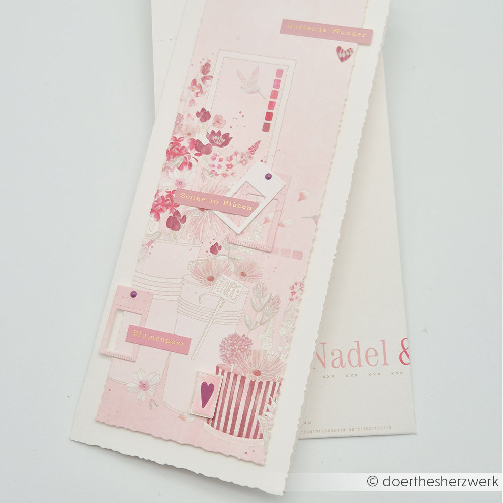 Eine rosafarbene Blumengrußkarte von Alexandra Renke mit Blumenillustrationen und dekorativem Text auf weißem Hintergrund - ideal für Papierprojekte oder zur Kombination mit Ihrem Lieblingsdesignpapier.