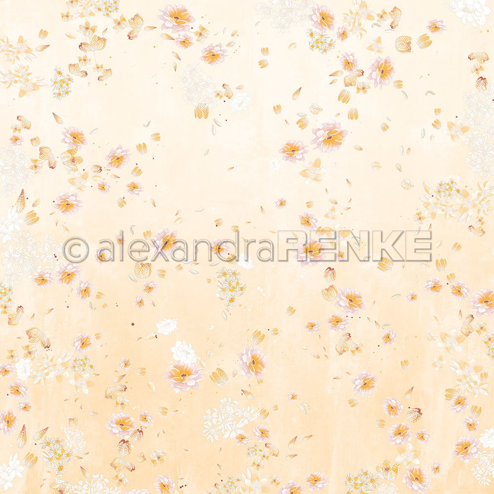 Heller pfirsichfarbener Hintergrund mit rosa und weißen Blüten und goldenen Blättern in einem zarten Muster - perfektes Alexandra Renke Designpapier für Papierprojekte oder zum Hinzufügen einer zarten Floralen Blütenkomposition zu Ihren Bastelarbeiten.