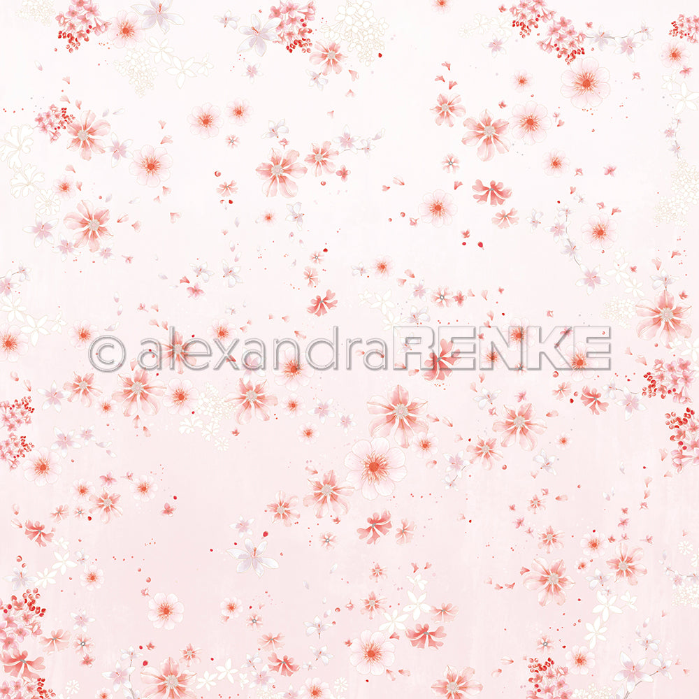 Das Alexandra Renke Designpapier zeigt eine zarte rosa-weiße Blumenkomposition mit verstreuten Blüten - perfekt, um Ihren Papierprojekten einen sanften, romantischen Touch zu verleihen.