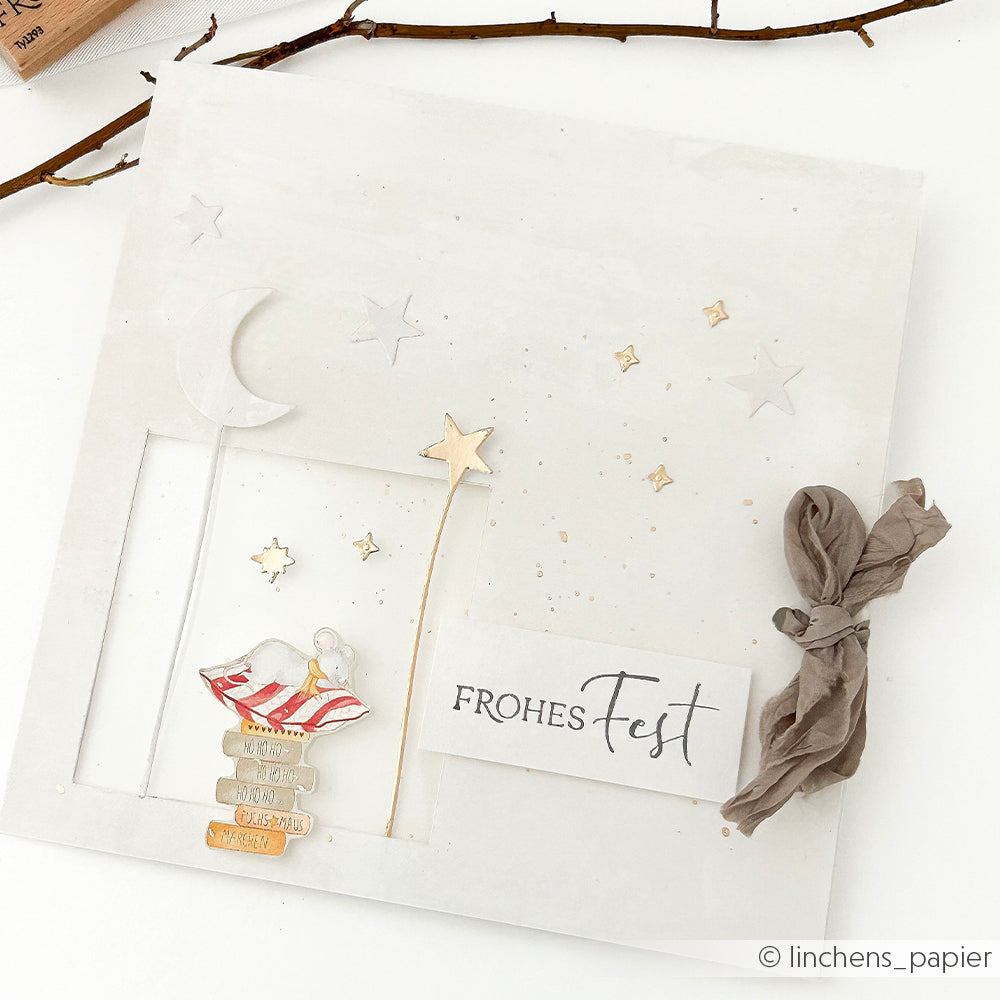 Eine quadratische Weihnachtsmäuse-Karte mit einer Maus, Sternen, einem Mond und dem Schriftzug Frohes Fest.
