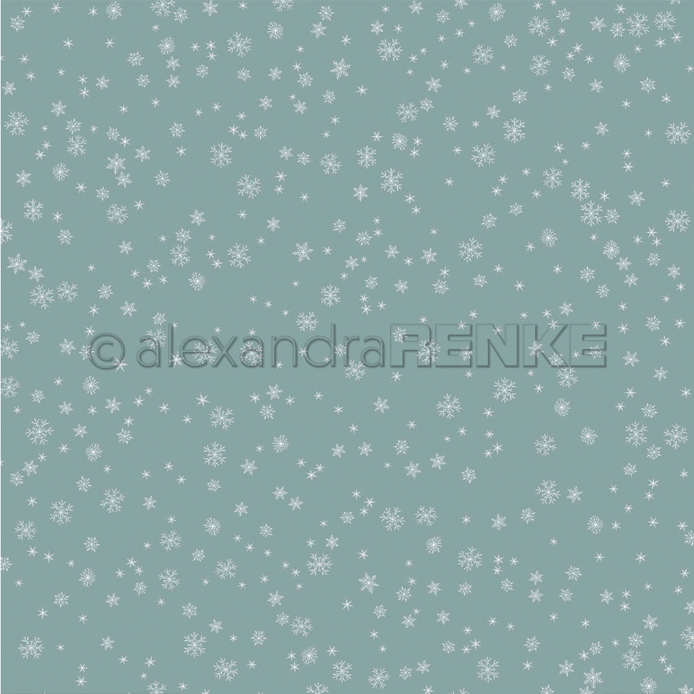 Muster aus kleinen weißen Schneeflocken auf staubblauem Designpapier mit dem Alexandra-Renke-Logo.